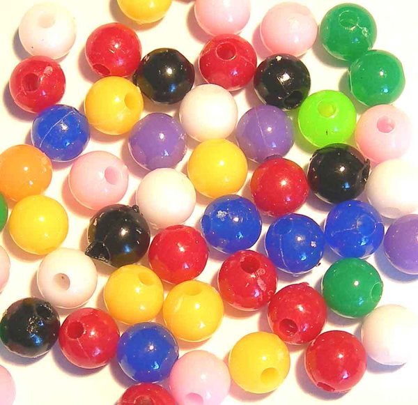 Perles colorées en plastique