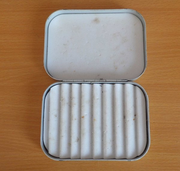 Boîte à mouches occasion Richard Wheatley en aluminium (1) + mousse