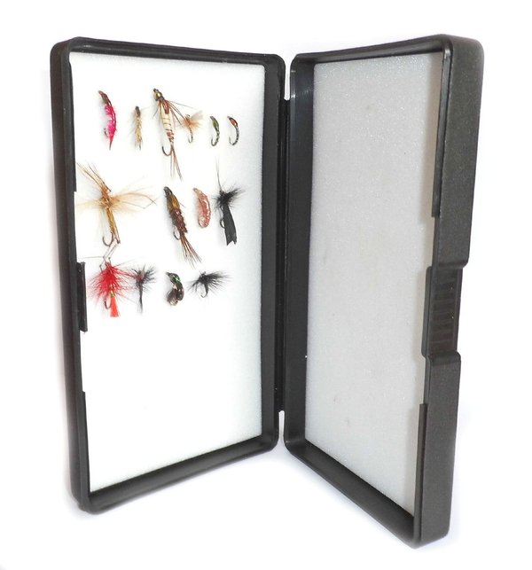Occasion-Une boîte à mouche, 15 cm x 9 cm x 2,5 cm avec 14 mouches